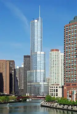 Chicago River mit dem Trump Tower