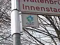 Radwegschild für den Bahntrassenweg „Kleinbahn erfahren“ bei Spenge