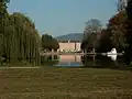 Blick über den Großen Weiher zum Eingang