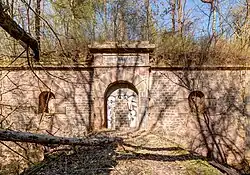 Eingang zum Fort d’Arches