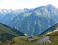 Überreste der Riffler­hütte oberhalb von Kessel­alm und Birgl­bergalm