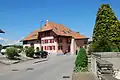 Stattliches Bauernhaus im Dorfzentrum
