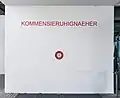 Ich und der Hahn, KOMMEN­SIE­RUHIG­NAEHER