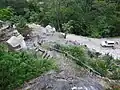 Blick herab auf die Straße nach Same