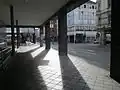 Arkaden mit Blick auf die Kreuzung von Karcher- und Passagestraße (2015)