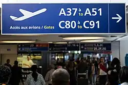 Beschilderung am Flughafen Roissy-Charles-de-Gaulle