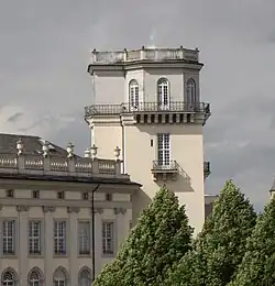 Ein rauchender Turm