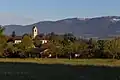 Altes Schulhaus und Kirche