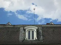 Stern auf dem Dach des Palais