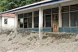 Der Schlamm der Überschwemmung von 2021 reichte bis zu den Fenstern der Grundschule