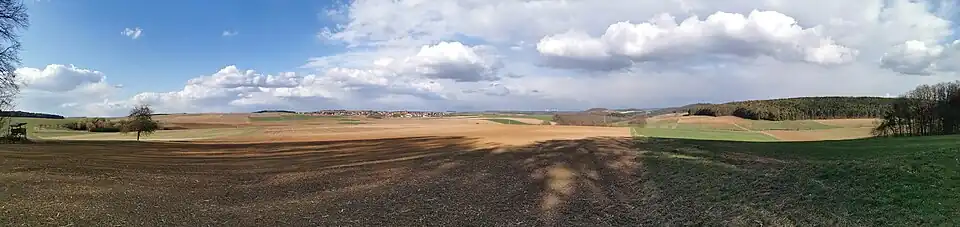 Blick auf Uissigheim vom Großen Heidberg im Südwesten