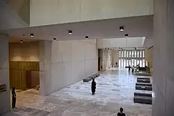 Walter-Haefner-Foyer, Eingangsbereich[78]