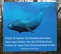 Hinweisschild am Walknochenzaun