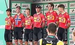Simon Dalby (3. von links, 2024)