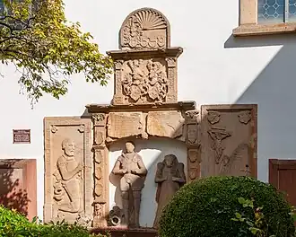 Mehrteiliges Grabmal