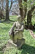 Steinskulptur (Hofseite)