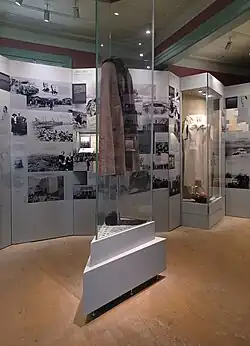 Ausstellung von Fotos, Briefen und Kleidungsstücken