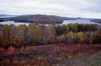 Quabbin Reservoir vom Enfield Outlook aus gesehen (1992)