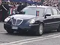 Standarten am Wagen des italienischen Staatspräsidenten