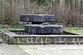 Mühlsteine als Springbrunnen