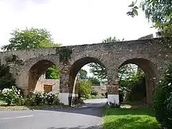 Brücke in der Burgmauer