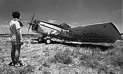 Zusammenstoß eines Sprühflugzeugs mit einem Traktor, ʿEin Schemer 1970