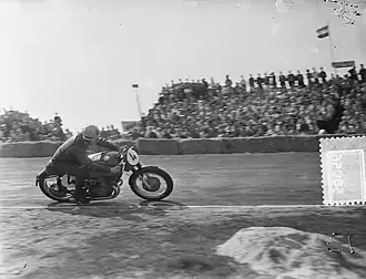 Auf einer 500er Gilera bei der Dutch TT 1953