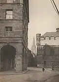 Das 1911/13 erbaute neue Stadthaus (links im Bild).