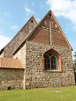 Dorfkirche Stoltenhagen, 13.&nbsp;Jh., Stadt Grimmen, Vorpommern, obere Teile der Schenkel fast gerade