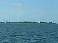 Der nördliche Teil von Fleming Key und die Fleming Key Bridge, von Osten gesehen.