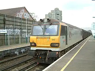 CC 92043 „Debussy“ der SNCF im Londoner Bahnhof Wandsworth Road (2004)