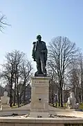 Brunnen mit der Statue des Admirals Bruat