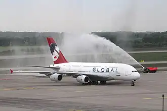 Airbus A380-841 9H-GLOBL, Wassergruß am BER