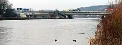 Pfaffensteiner Autobahnbrücke mit Fußgängerbrücke im Vordergrund