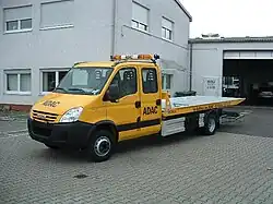 Abschleppfahrzeug im Auftrag des ADAC
