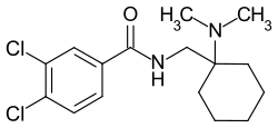 AH-7921 als Beispiel für eine N-(2-Amino­cyclo­hexyl)amid-Verbindung (Gruppe 4)