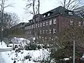 Haus AH: Ehemaliger Haupteingang des Krankenstifts, heute weitestgehend leerstehend