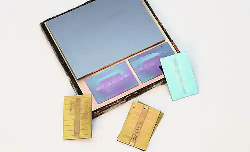 HBM2-Interposer mit entfernten HBM-Chips