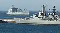 Tanker Almirante Montt (AO-52) und Fregatte Almirante Riveros (FFG-18)