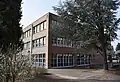 C-Bau (beherbergt Aula, Mensa & Räume für Musik, Informatik und die Naturwissenschaften)