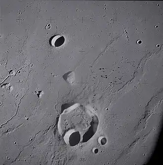 Krieger unterhalb der Bildmitte (Apollo 15)