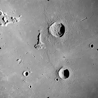 Delisle (oben) and Diophantus (unten) von Apollo 15 (NASA-Foto)