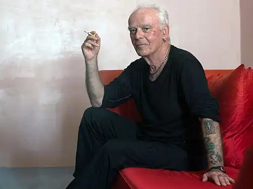 Bildunterschrift=Jürgen Klauke, porträtiert von Albrecht Fuchs, 2013