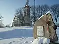 Röm.-kath. Kirche Szentháromság und Weltkriegsgedenkstein