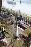 Das 3,2 t schwere Bauteil wird zu Boden gelassen