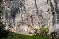 Unterm Schloss Hellenstein in Heidenheim an der Brenz öffnet sich am rechten Rand des Brenztales im Kalkfels ein Abri, der Sammelstelle für Neandertaler in Baden-Württemberg gewesen sein muss: die Heidenschmiede