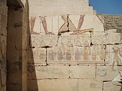 Gefangene Asiaten an der Nordwestwand des Pronaos, darunter ein Keftiu