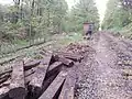 Abzweig Quinx im April 2014. Das Gleis der Bahnstrecke Stolberg–Herzogenrath wurde demontiert. Links erkennt man noch den überwucherten Streckenbeginn. Im Hintergrund das ehemalige Stellwerkshäuschen.