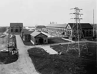 Aufnahme aus dem Jahre 1941. Das einzige erhaltene Gebäude ist das Transformatorhaus vorne links auf dem Bild.