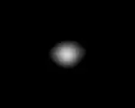 Jupitermond Adrastea, am 19. Dezember 1996, aufgenommen von der Raumsonde Galileo in 658.000 km Entfernung.